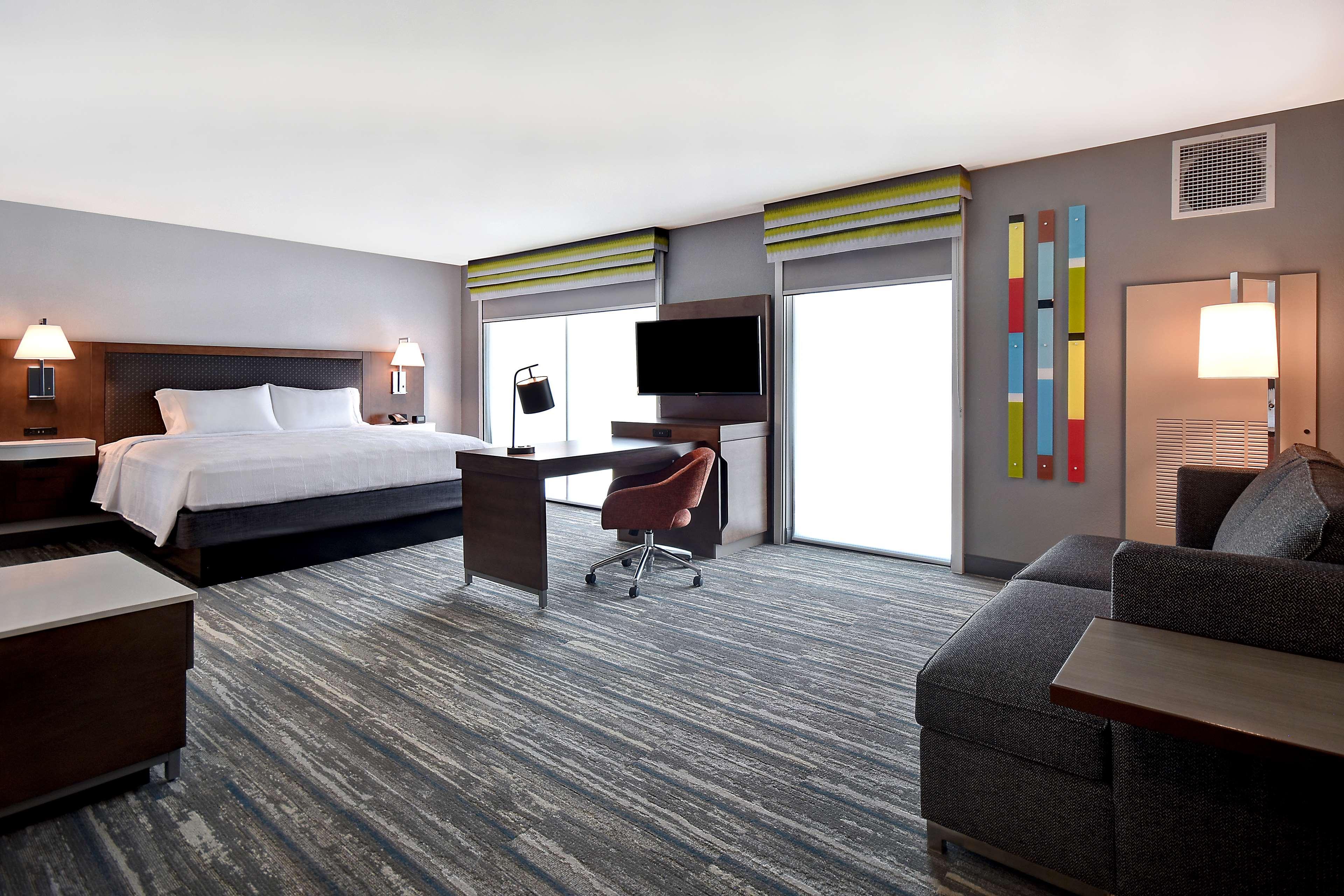 Hampton Inn & Suites Las Vegas Convention Center - No Resort Fee Екстериор снимка